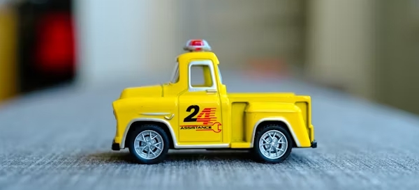 关于在企业信息化系统UI/UX界面设计中，如何区别不同级别的告警信息？