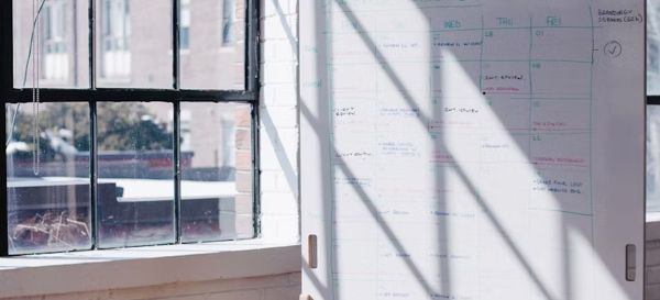 视觉的层次在 UI界面 设计中的作用：可以引导用户注意力