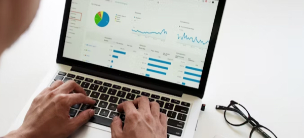 如何为UI界面中的数据可视化制定配色方案？