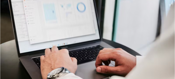 系统UI界面设计中，如何正确选择数据可视化的颜色？