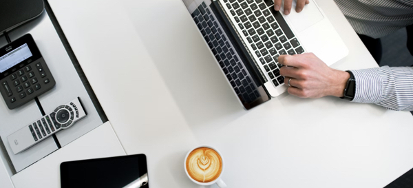 企业数字化建设：UI设计外包vs自建内部团队，到底怎么选？